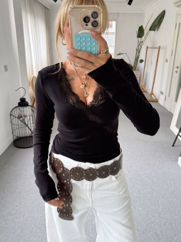 SİYAH DANTEL GEÇİŞLİ BLUZ