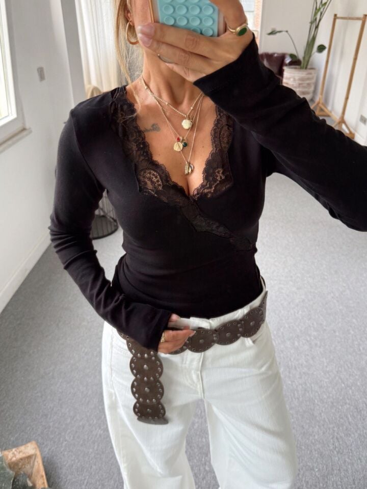 SİYAH DANTEL GEÇİŞLİ BLUZ