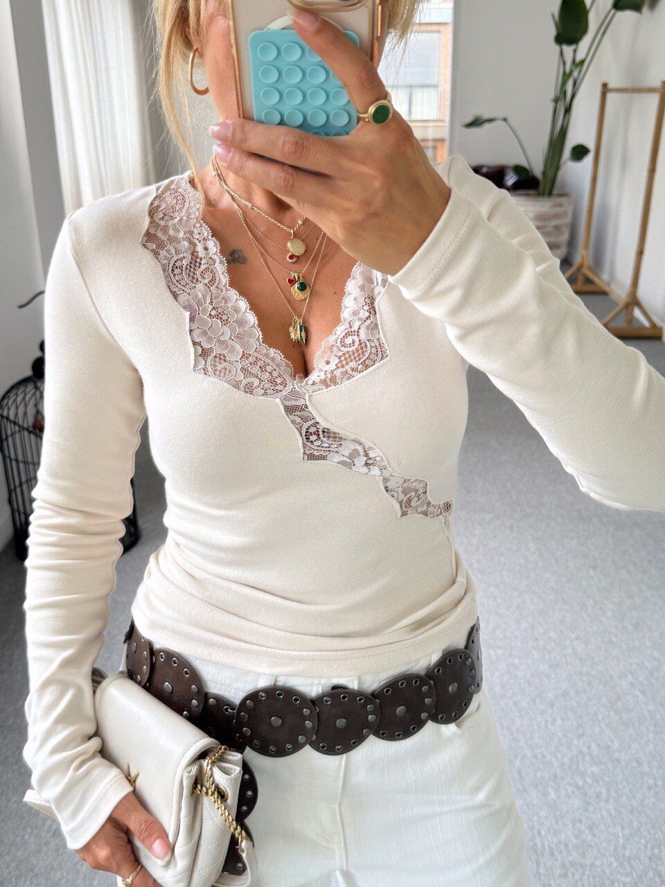 KREM DANTEL GEÇİŞLİ BLUZ
