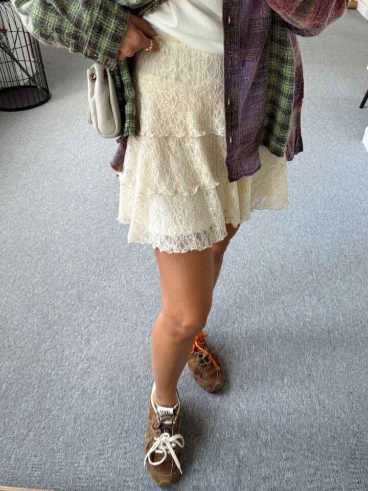 KREM ASTARLI KAT KAT DANTEL ETEK