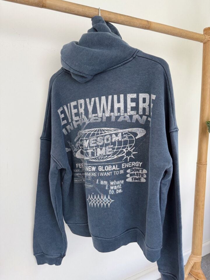 LACİVERT EVERYWHERE BASKILI SWEATSHIRT