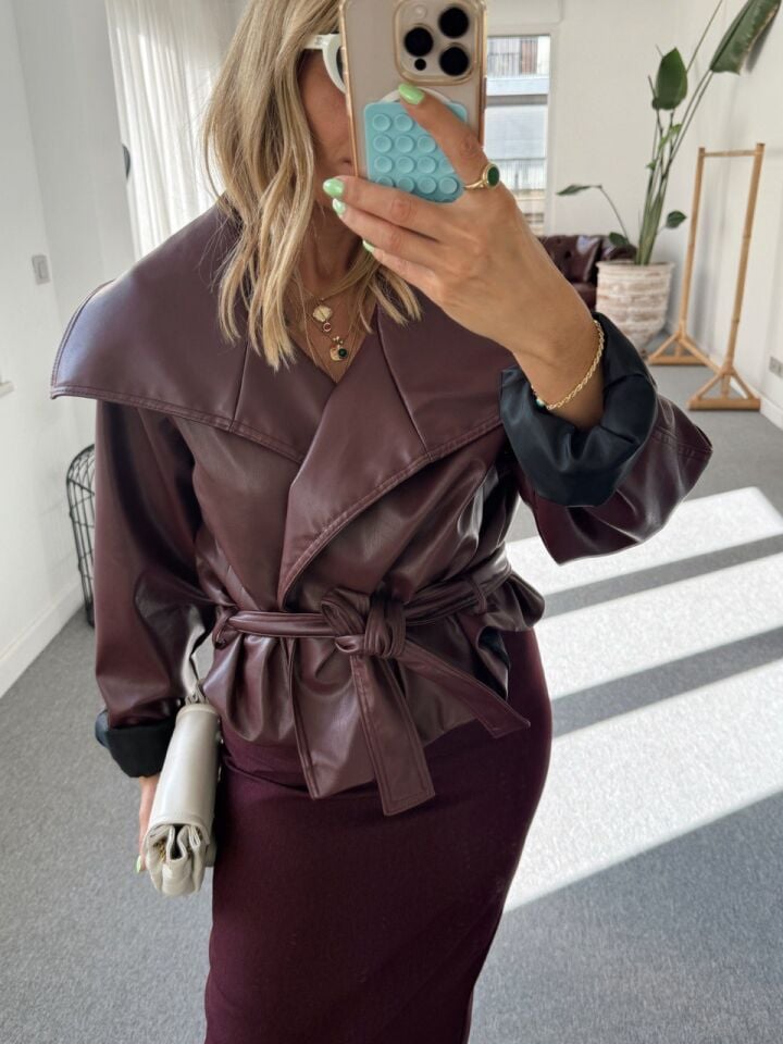 BORDO KEMERLİ SUNI DERI CEKET