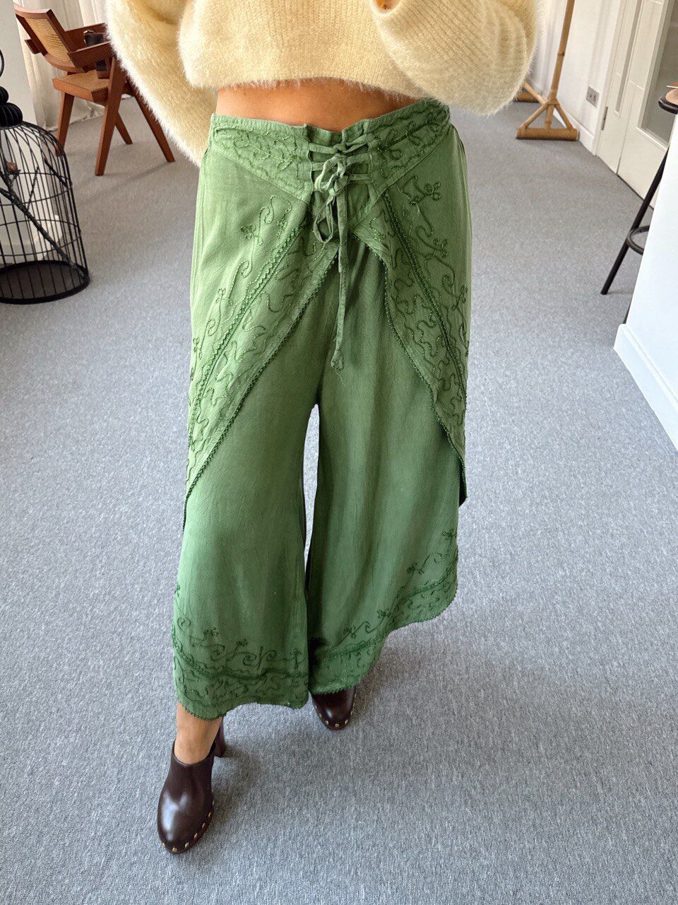 HAKİ İŞLEMELİ İTHAL PANTOLON