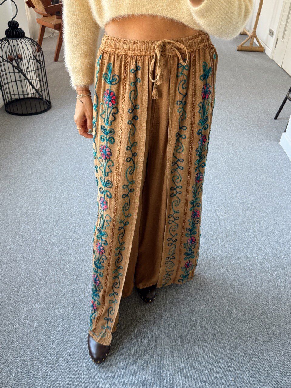 CAMEL İŞLEMELİ İTHAL PANTOLON