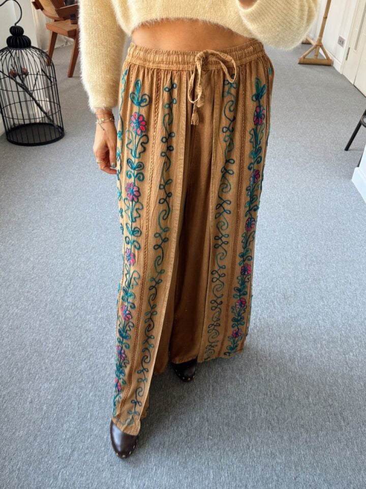 CAMEL İŞLEMELİ İTHAL PANTOLON