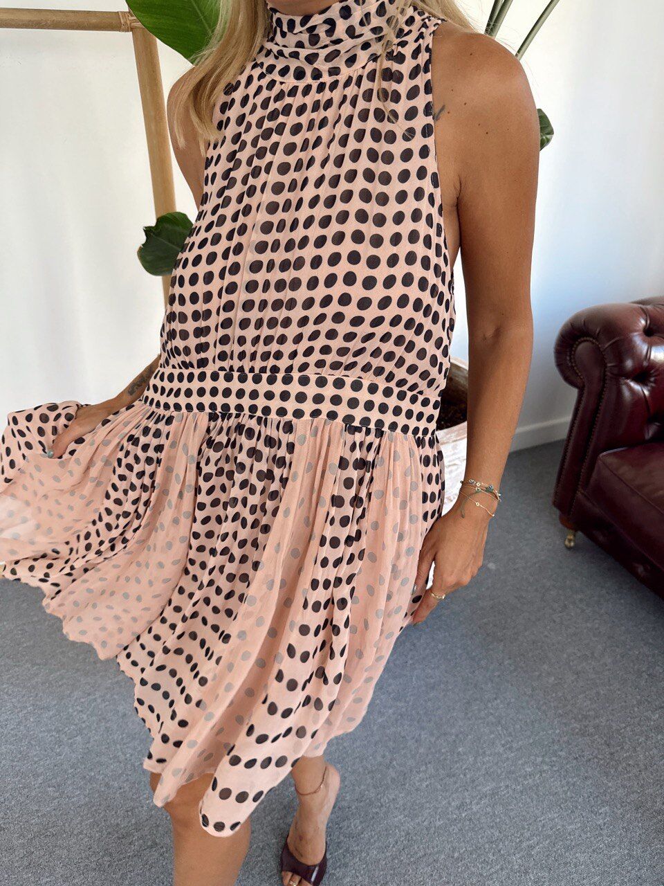 PUDRA PUANTİYELİ FİYONK DETAY İTHAL ELBİSE