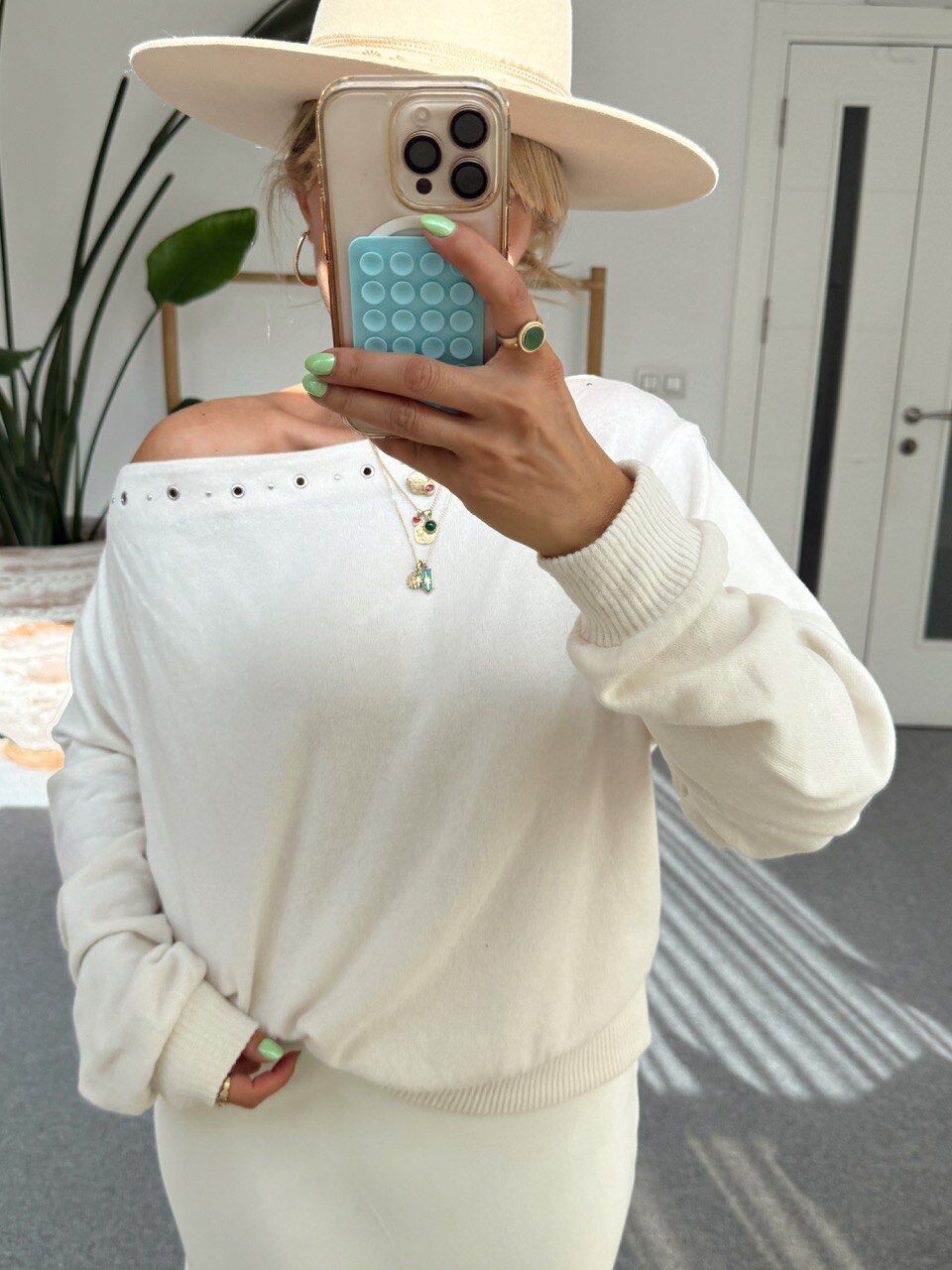 KREM KUŞGÖZÜ DETAY TRİKO