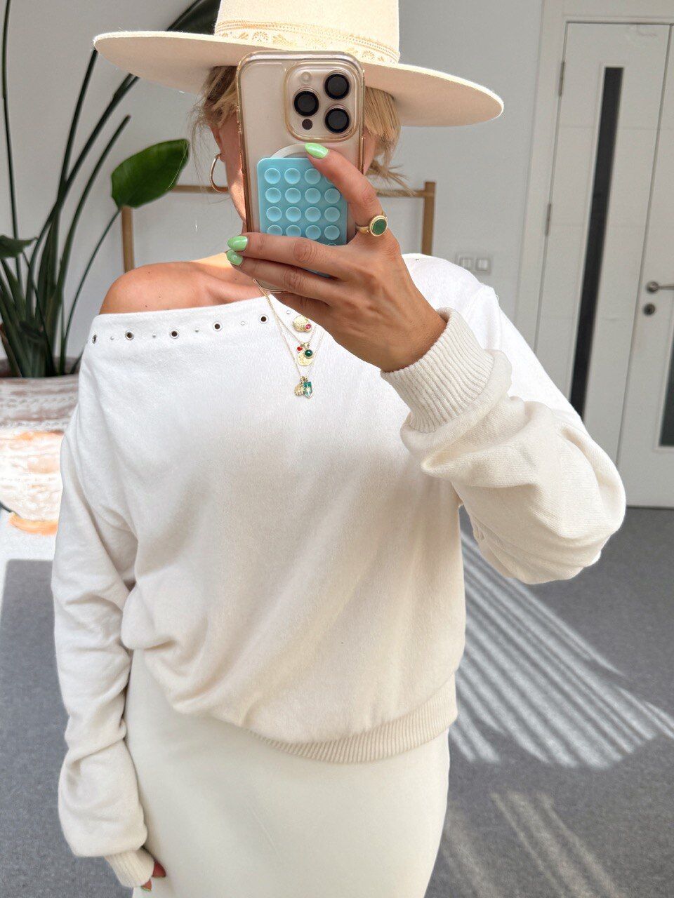 KREM KUŞGÖZÜ DETAY TRİKO