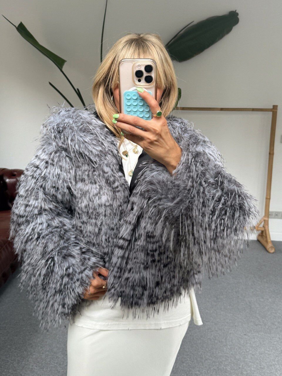 GRİ KAPÜŞONLU KÜRK MONT