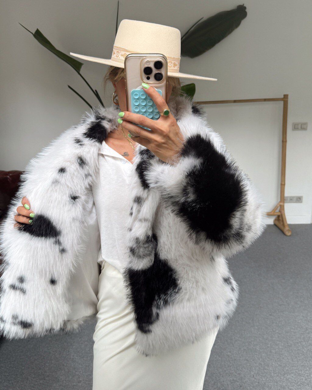 BEYAZ DESENLİ KÜRK MONT