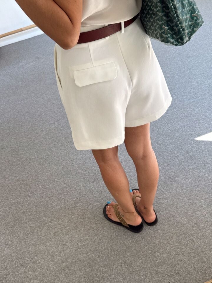 KIRIK BEYAZ KREP KUMAŞ ŞORT
