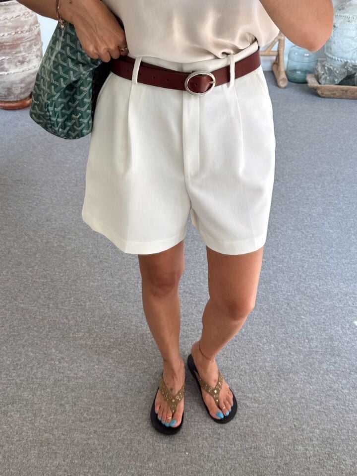 KIRIK BEYAZ KREP KUMAŞ ŞORT