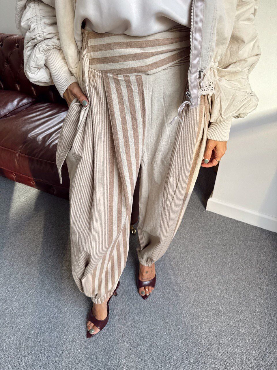 ÇİZGİLİ KEMER DETAY HAM KETEN İTHAL PANTOLON