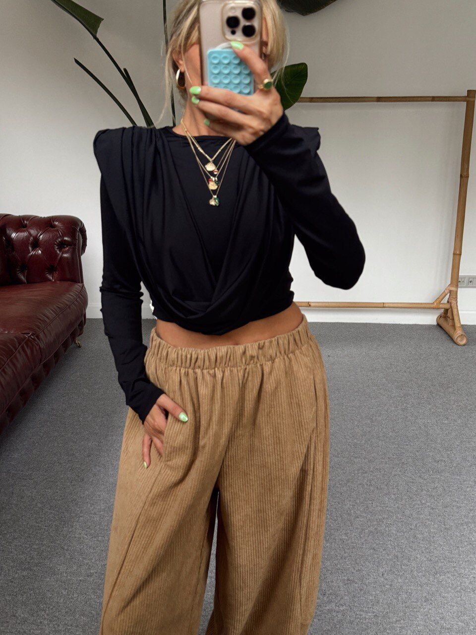 SİYAH VATKALI TASARIM BLUZ