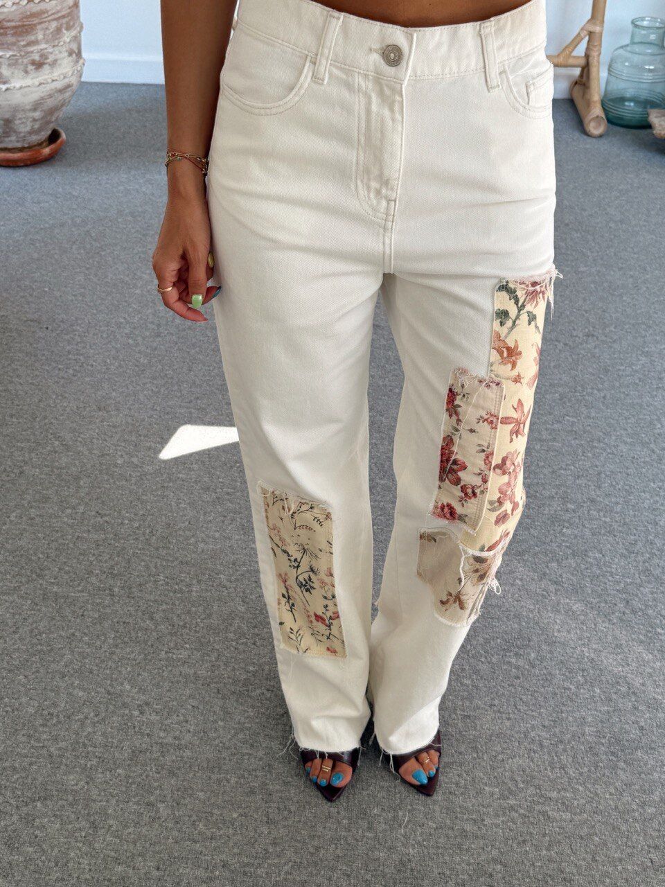 BEYAZ ÇİÇEK DESEN PARÇALI DENIM PANTOLON