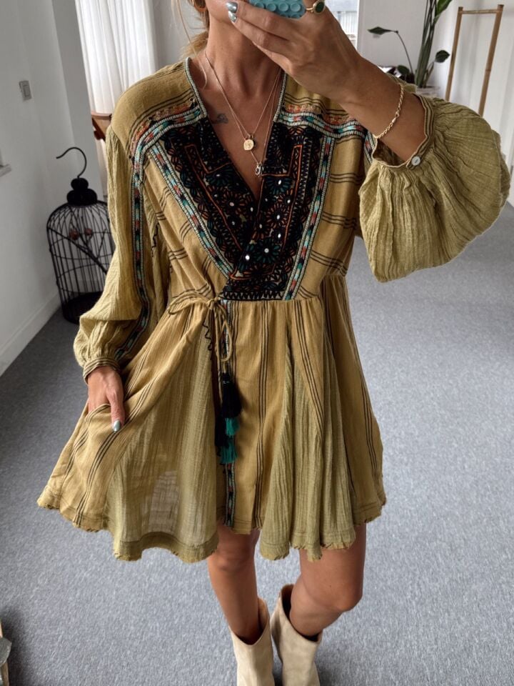 YEŞİL İŞLEMELİ KRUVAZE İTHAL ELBİSE