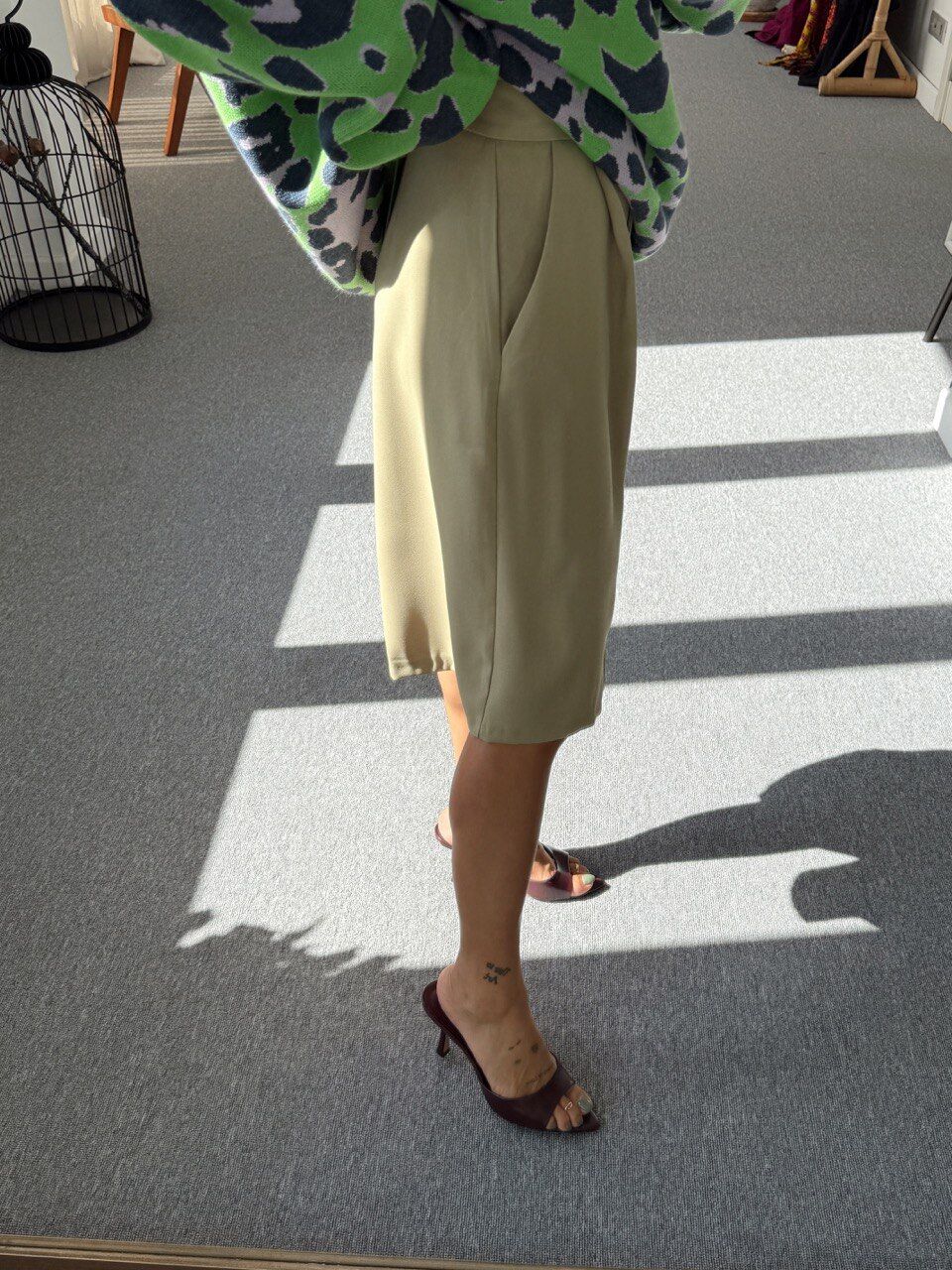 HAKİ KREP KUMAŞ PENSLİ BERMUDA