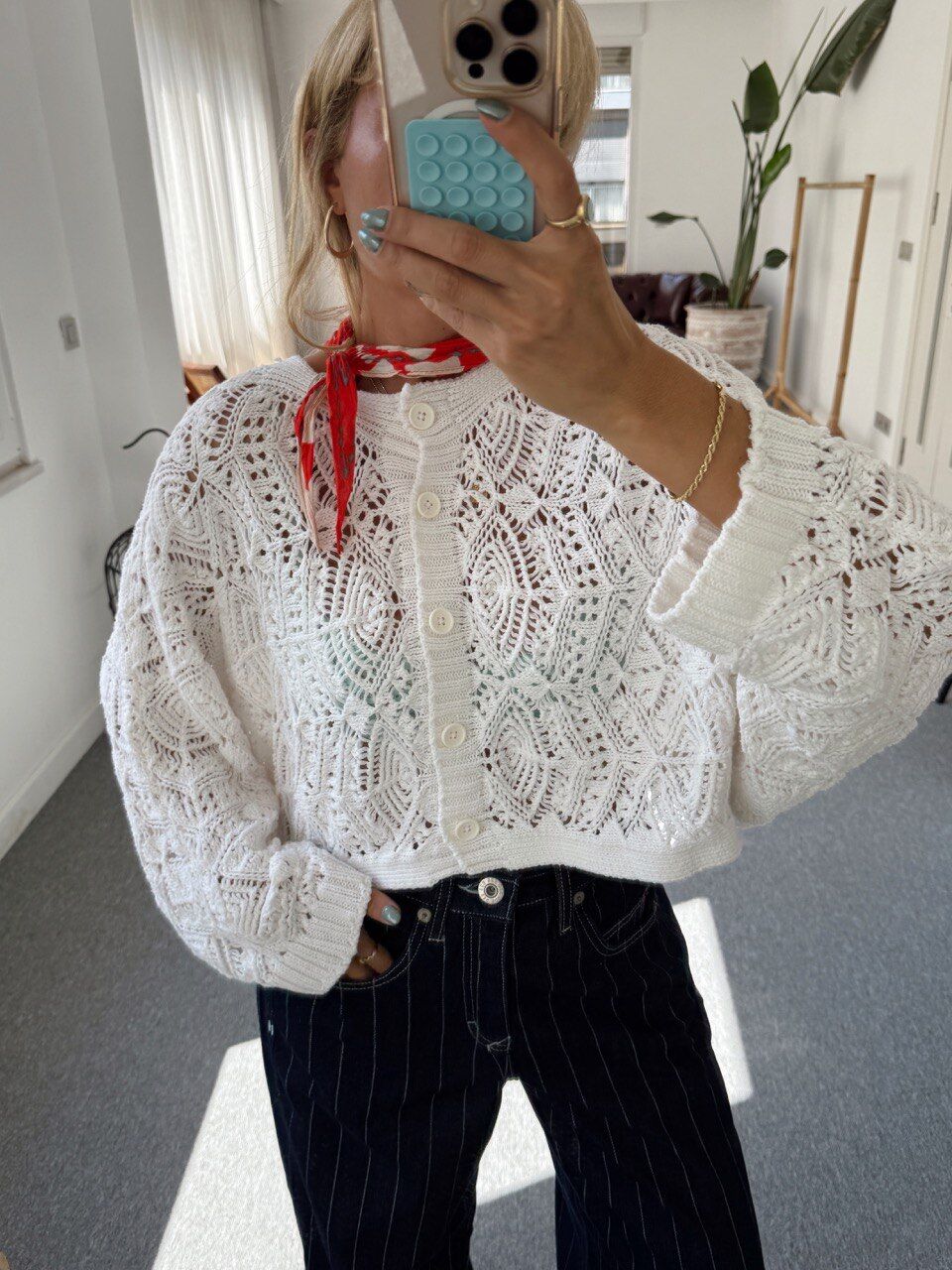 BEYAZ DÜĞME DETAY RAHAT KESİM HIRKA