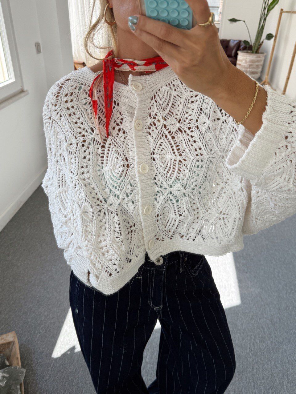 BEYAZ DÜĞME DETAY RAHAT KESİM HIRKA