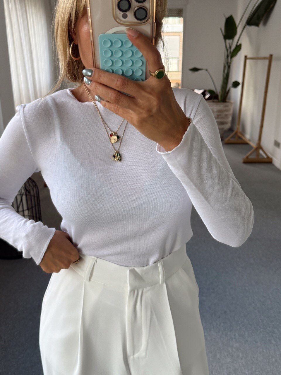 BEYAZ SONSUZ KUMAŞ BLUZ