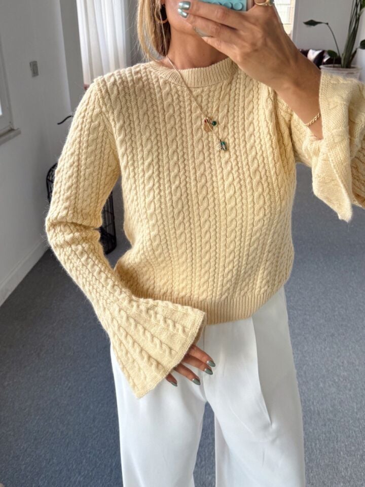 AÇIK SARI SAÇ ÖRGÜ KAZAK