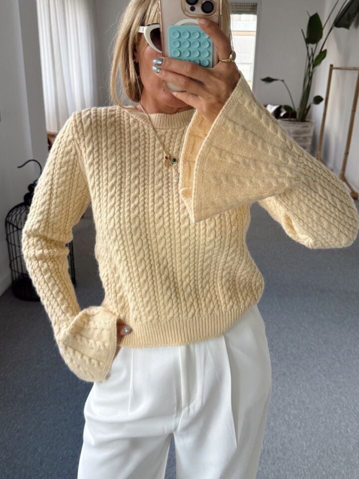 AÇIK SARI SAÇ ÖRGÜ KAZAK