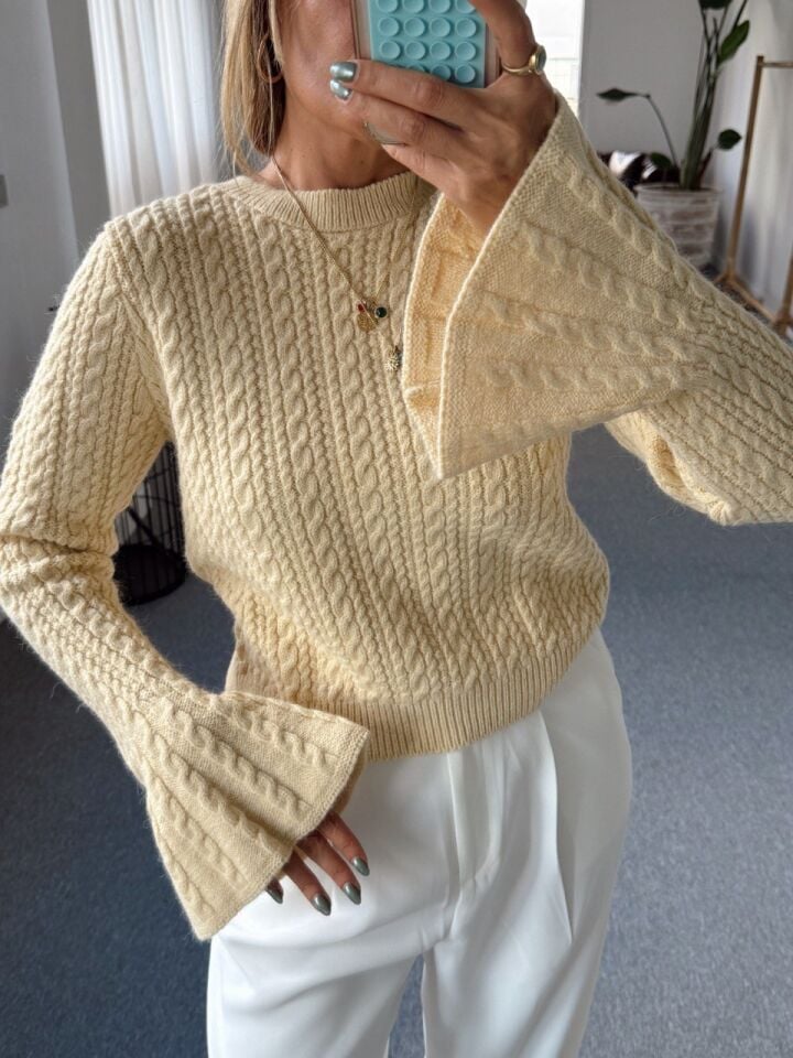 AÇIK SARI SAÇ ÖRGÜ KAZAK