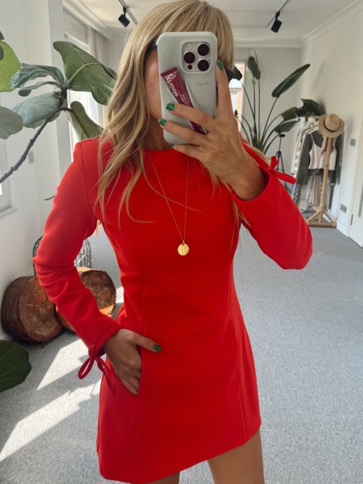 KIRMIZI KREP KUMAŞ MİNİ ELBİSE