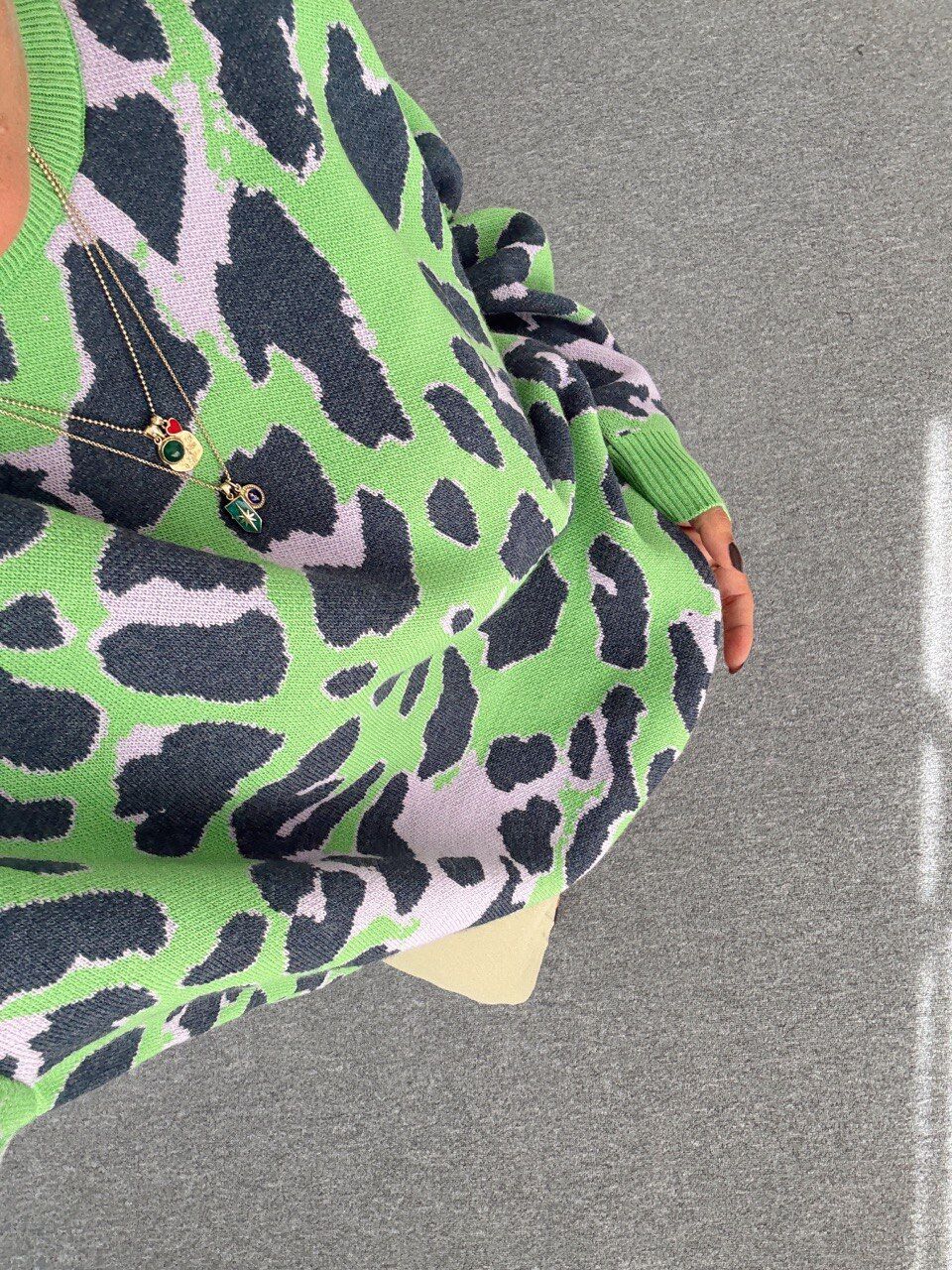 YEŞİL LEOPAR BASKILI TRİKO KAZAK