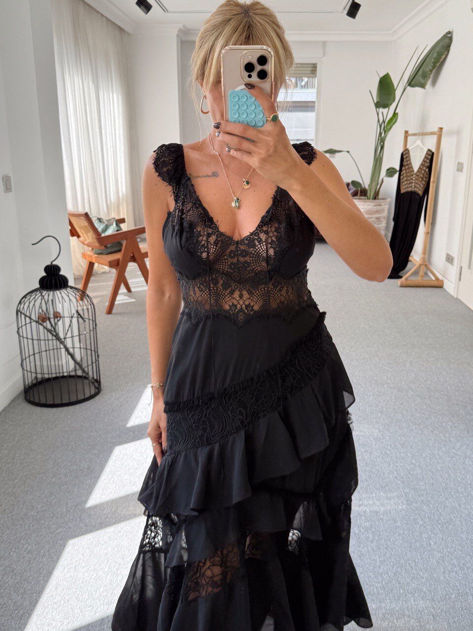 SİYAH DANTEL PARÇALI İTHAL ELBİSE