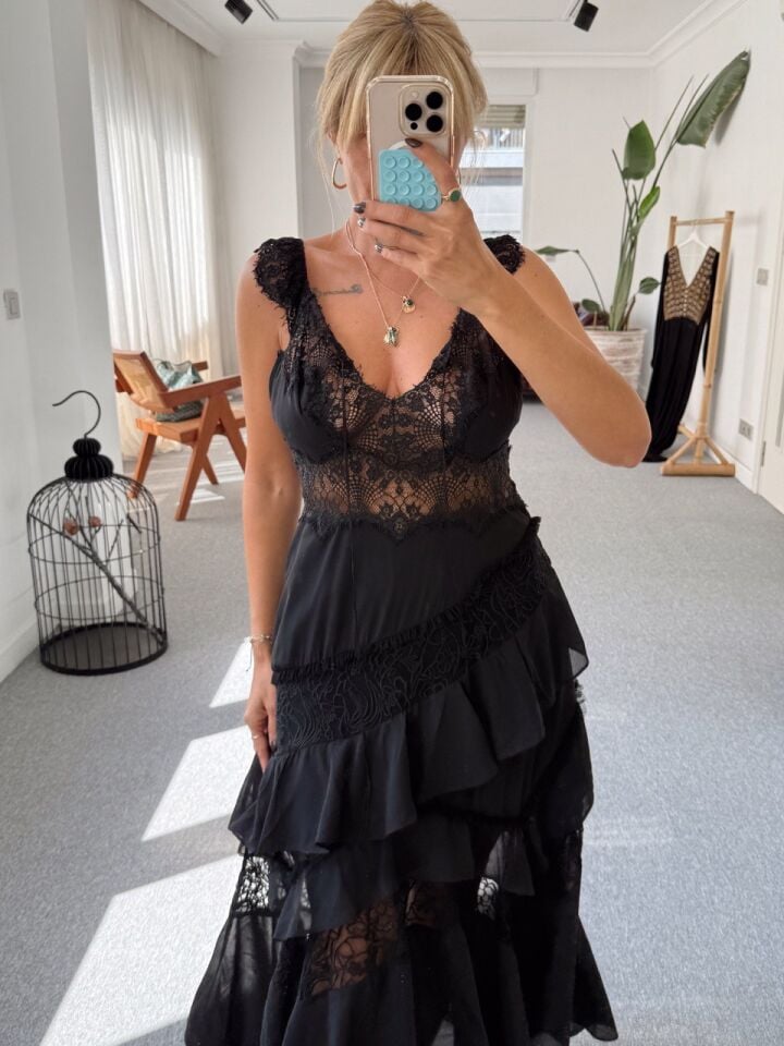 SİYAH DANTEL PARÇALI İTHAL ELBİSE