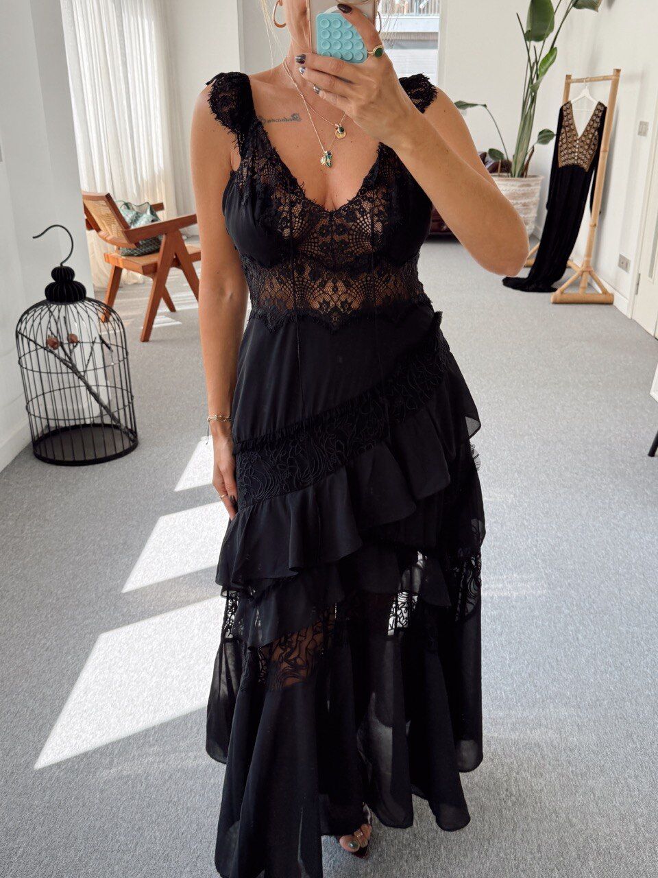 SİYAH DANTEL PARÇALI İTHAL ELBİSE