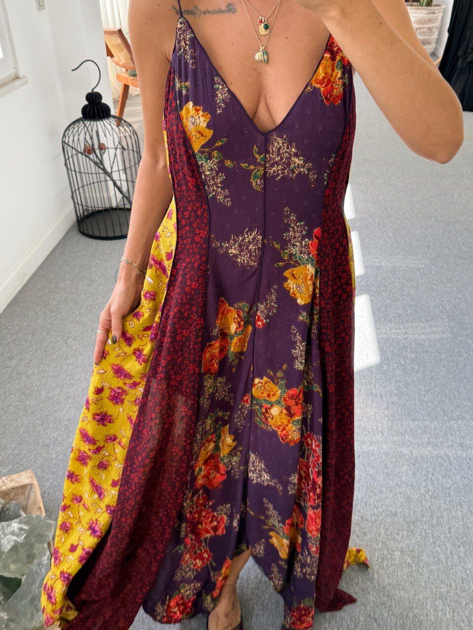 PARÇA DETAY ASKILI ASİMETRİK İTHAL ELBİSE