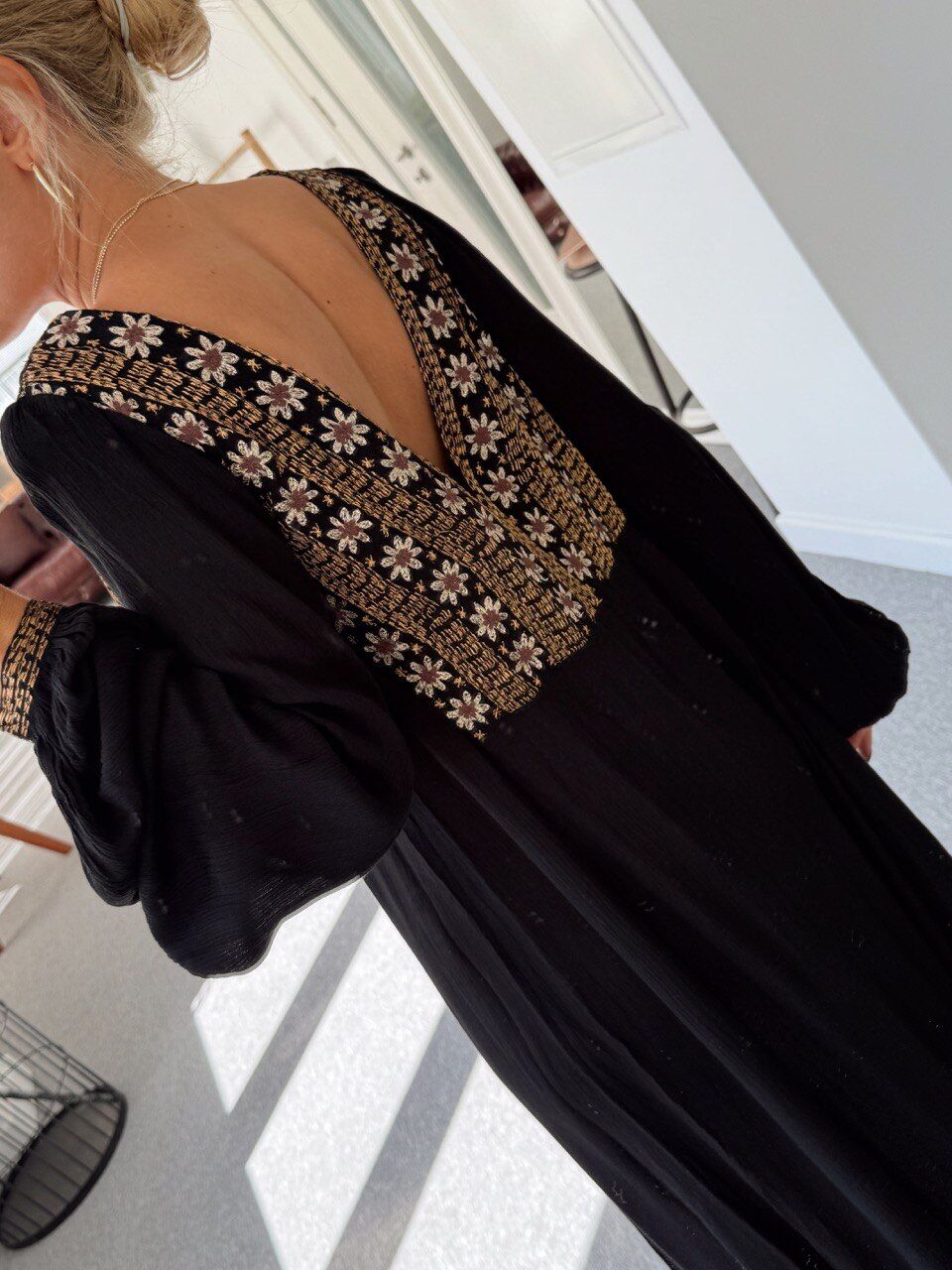 SİYAH ETNİK YAKA İŞLEMELİ ELBİSE