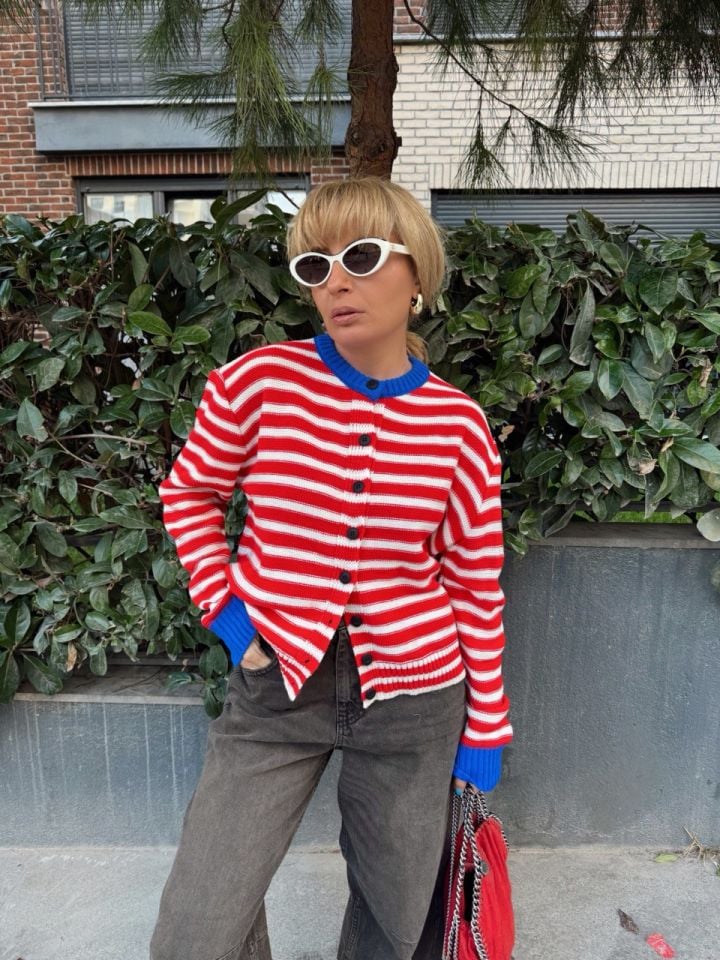 KIRMIZI ÇİZGİLİ HIRKA