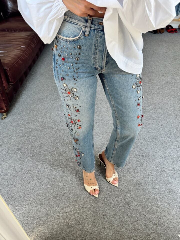 TAŞ İŞLEMELİ BOYFIT JEAN