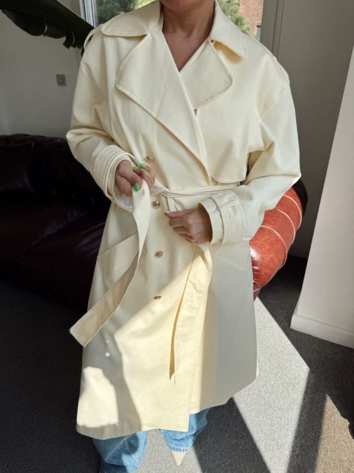 AÇIK SARI KEMERLİ TRENÇKOT