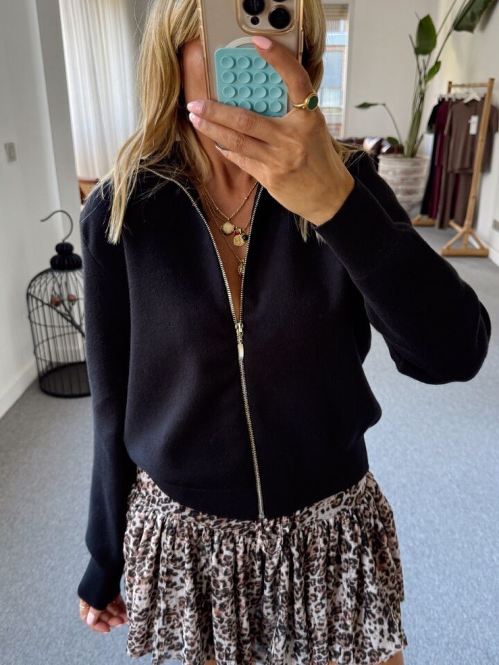 SİYAH FERMUARLI TRİKO HIRKA