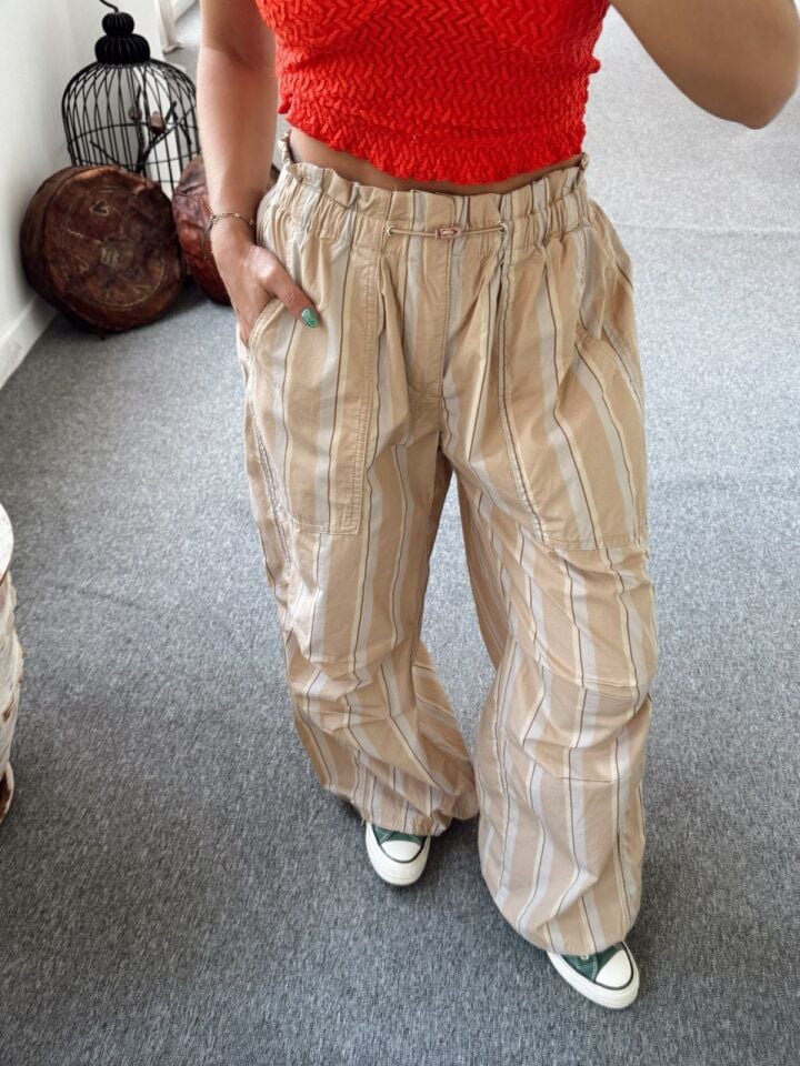 KREM ÇİZGİLİ PARAŞÜT PANTOLON
