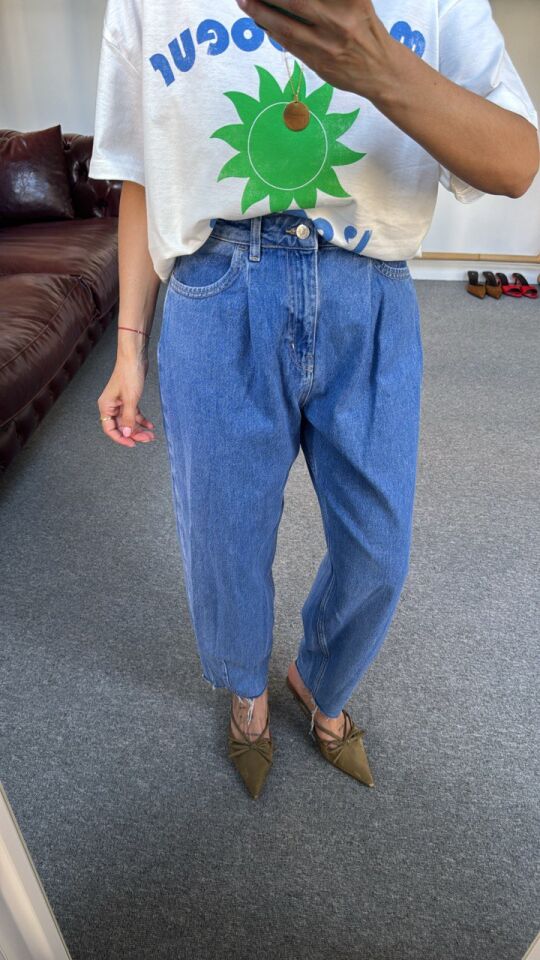 KOYU MAVİ PİLİ DETAY PAÇASI KESİK JEAN