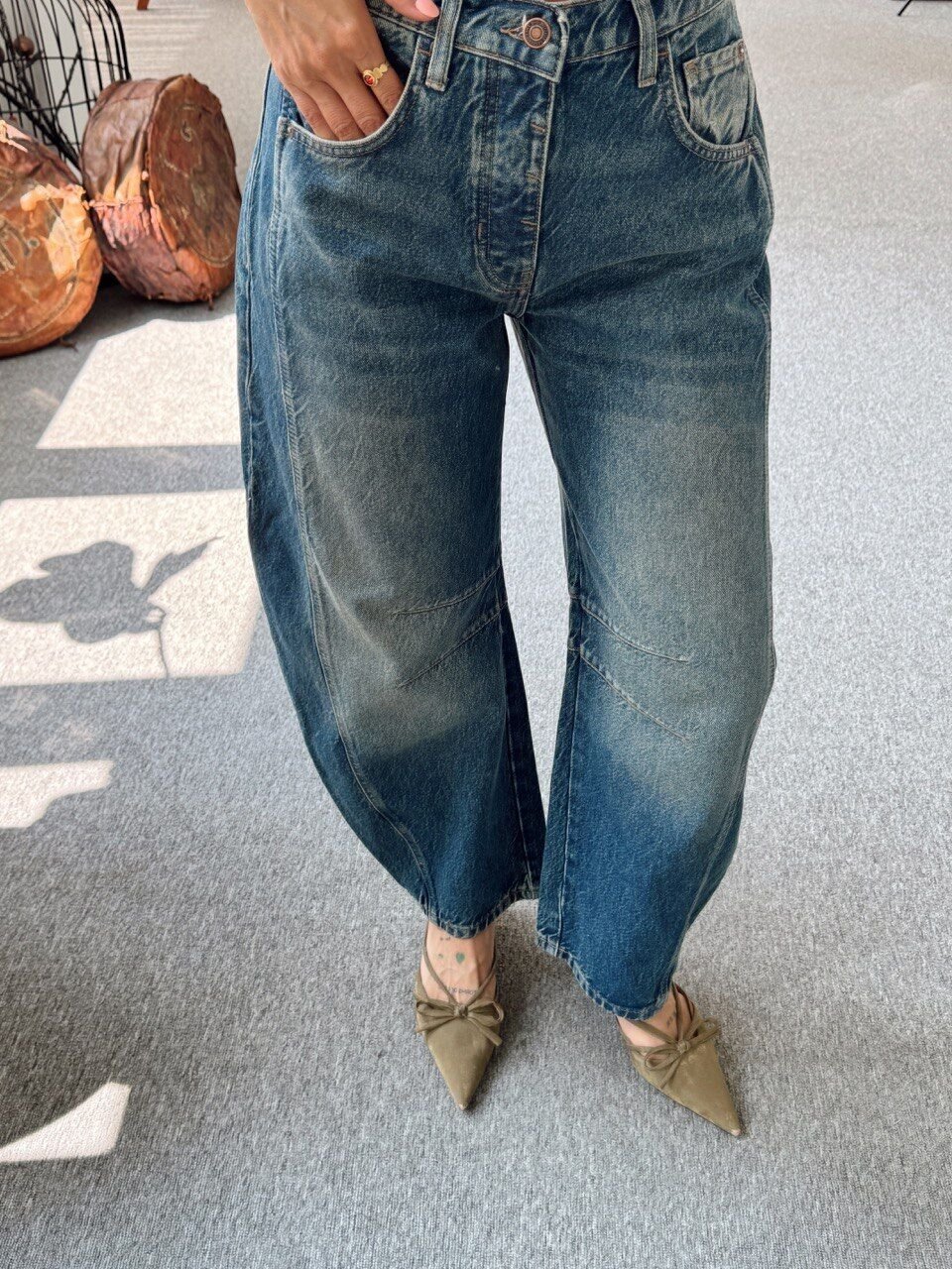 MAVİ YIKAMALI BARREL JEAN