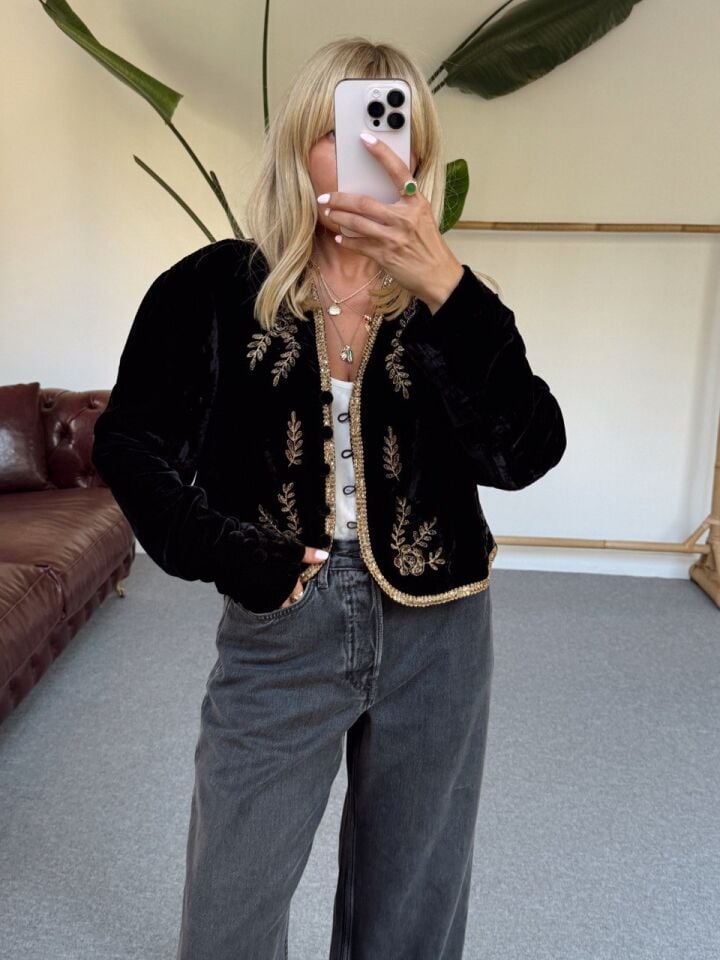 SİYAH GOLD İŞLEMELİ KADİFE CEKET