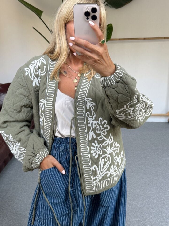 HAKİ İŞLEMELİ KAPİTONE İTHAL CEKET