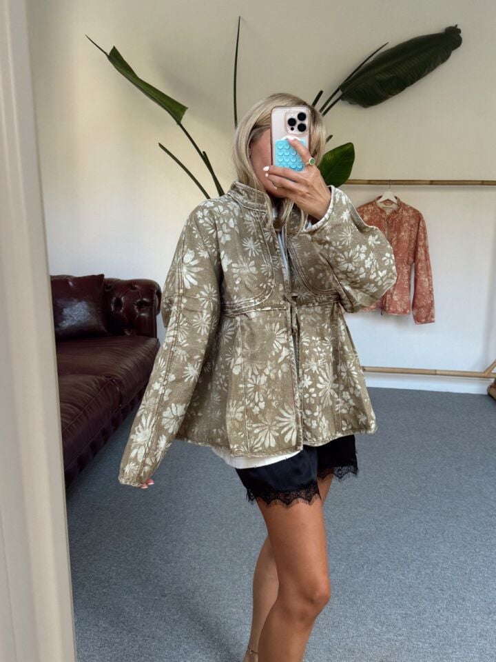 YEŞİL DESENLİ DENIM İTHAL CEKET