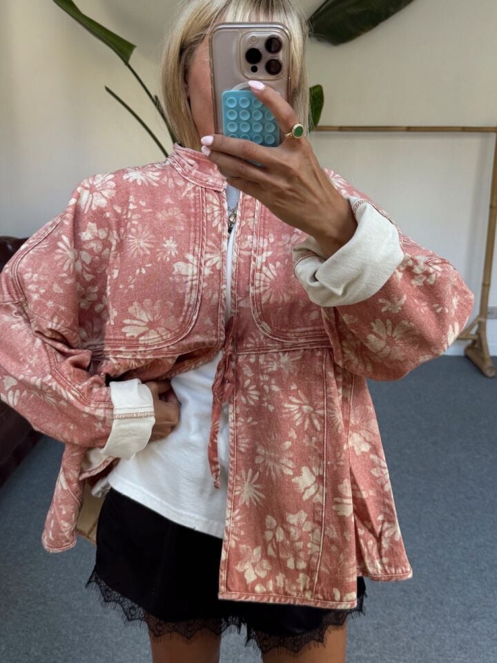 GÜL KURUSU DESENLİ DENIM İTHAL CEKET