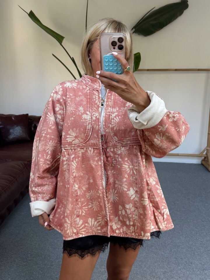 GÜL KURUSU DESENLİ DENIM İTHAL CEKET