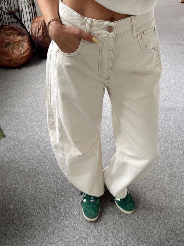 AÇIK RENK BARREL JEAN