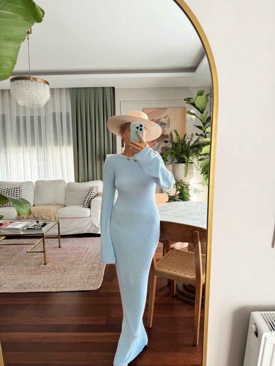 MAVİ SIRT DEKOLTELİ ÖRME MAXI ELBİSE