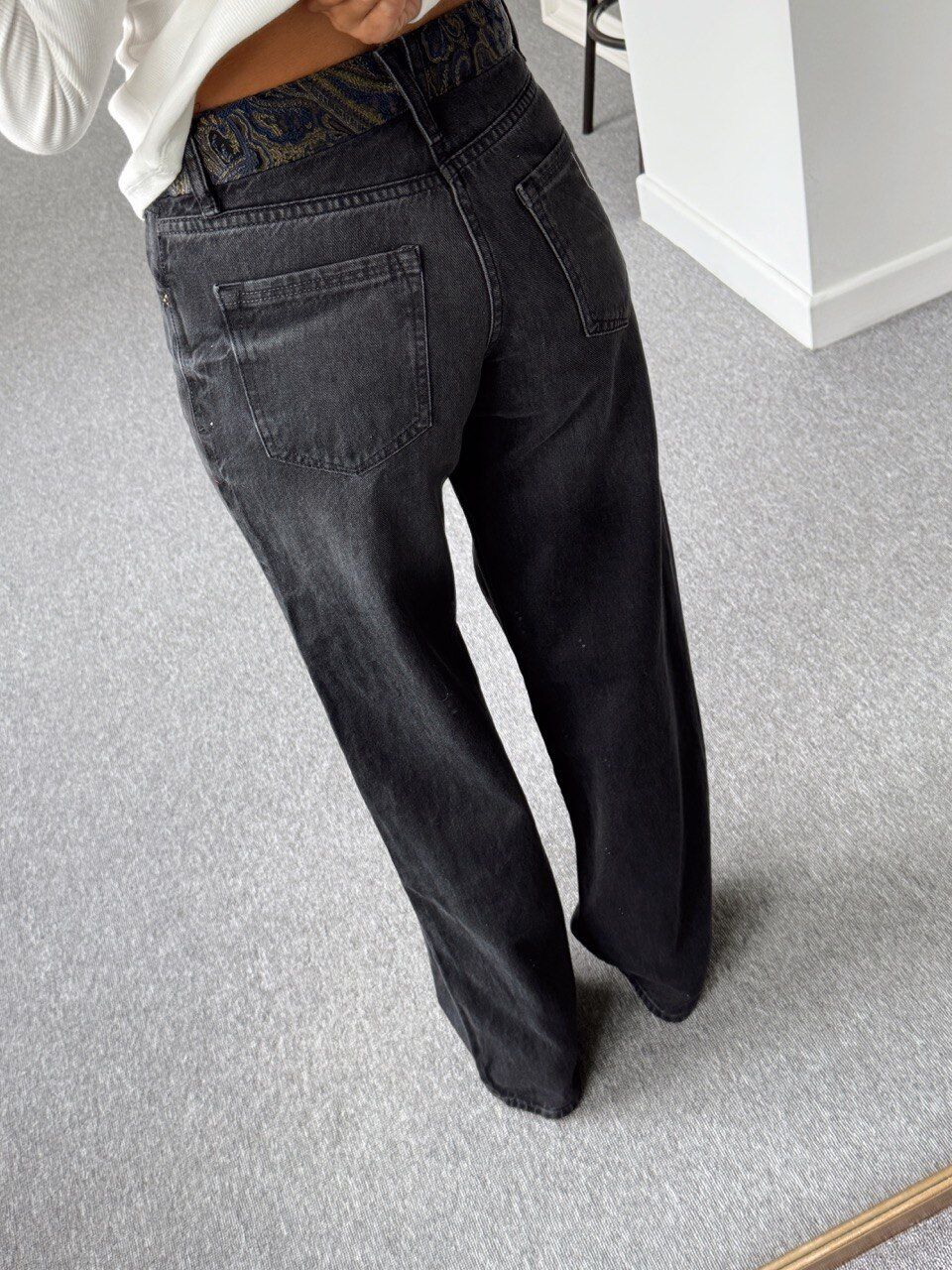 YIKAMALI KEMERİ İŞLEMELİ JEAN PANTOLON