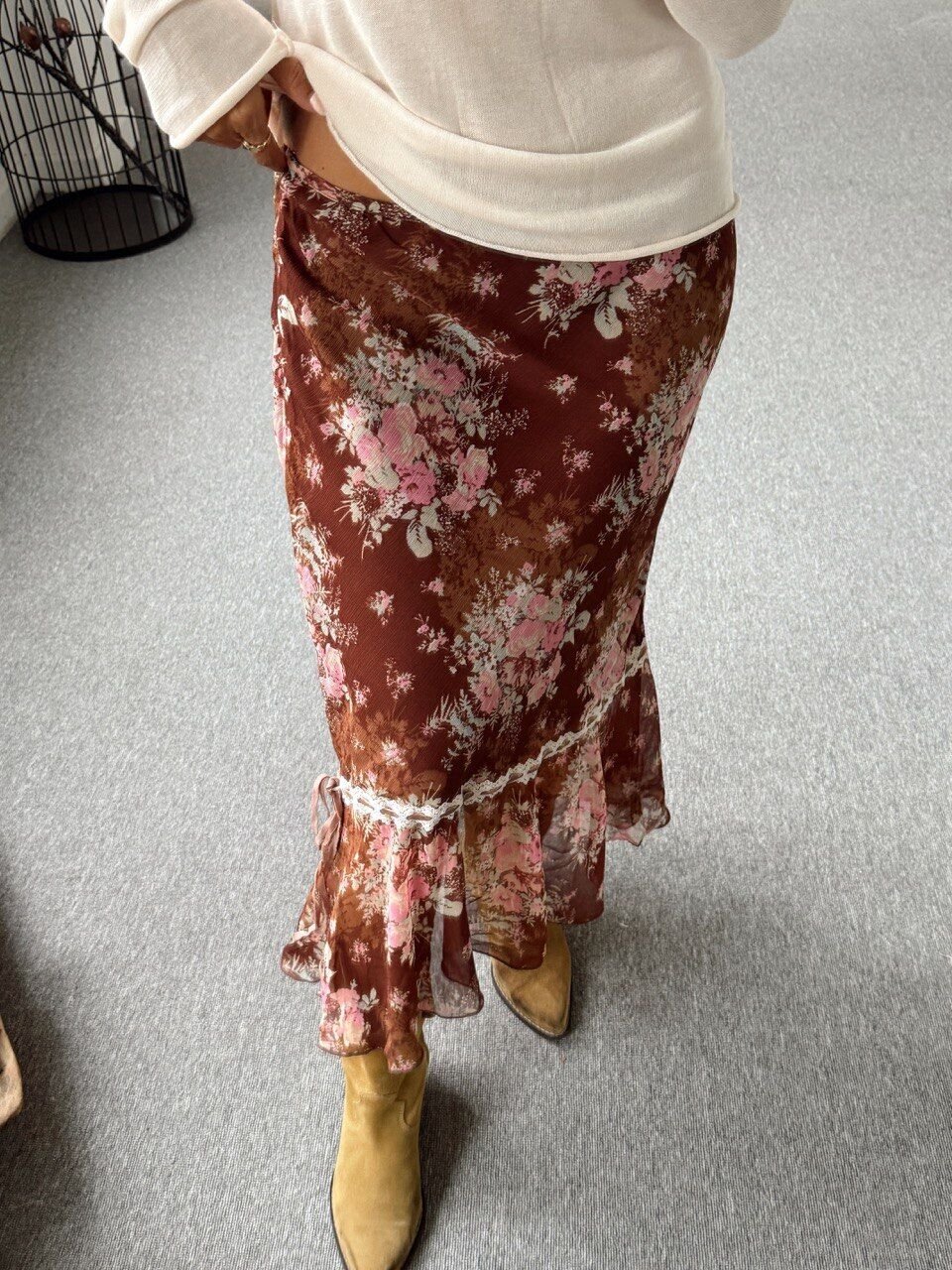 KAHVERENGİ ÇİÇEKLİ ŞİFON MİDİ İTHAL ETEK